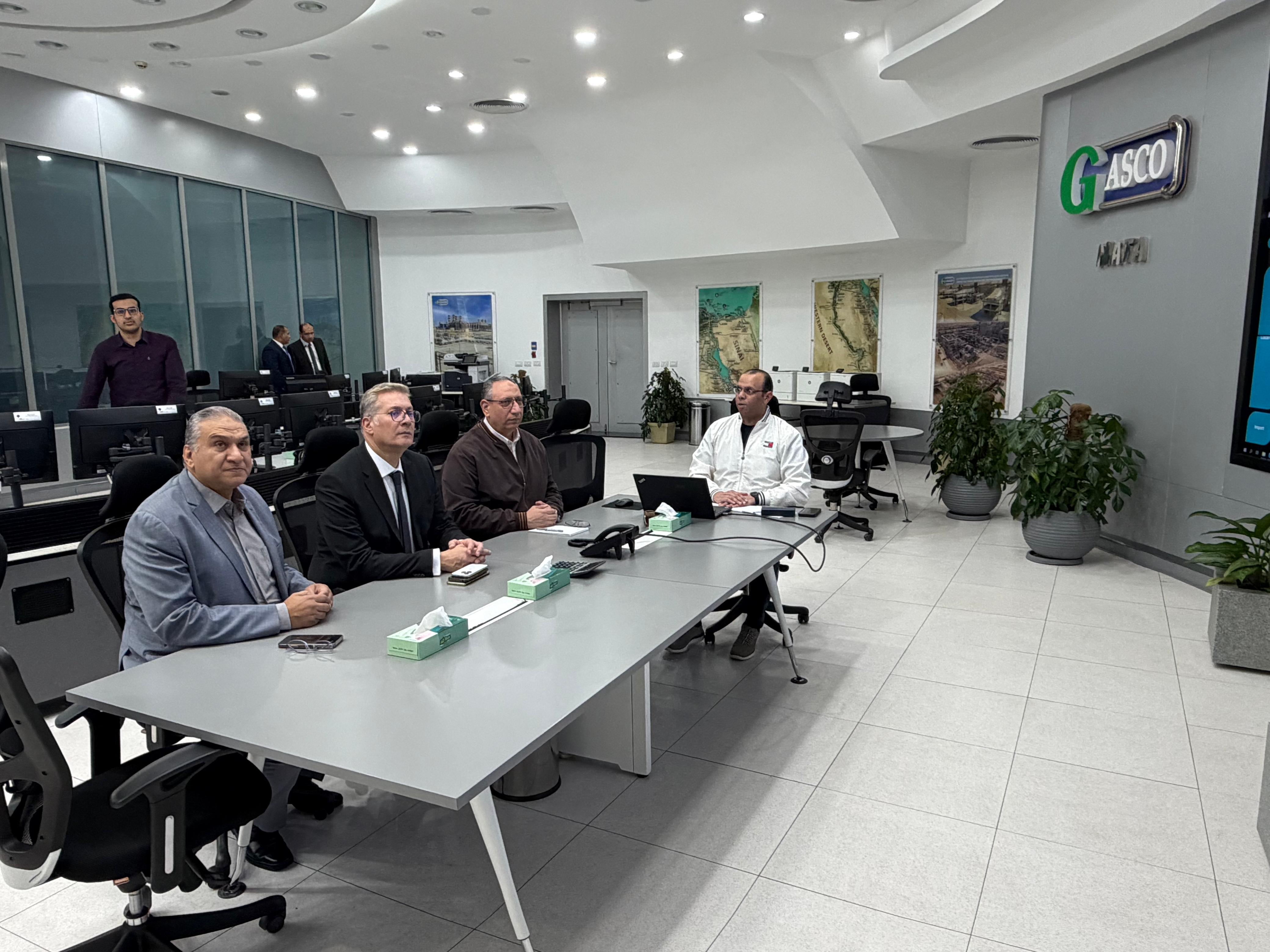 بمناسبة عيد الفطر.. وزير البترول يتابع جاهزية الشبكة القومية للغاز الطبيعي NATA